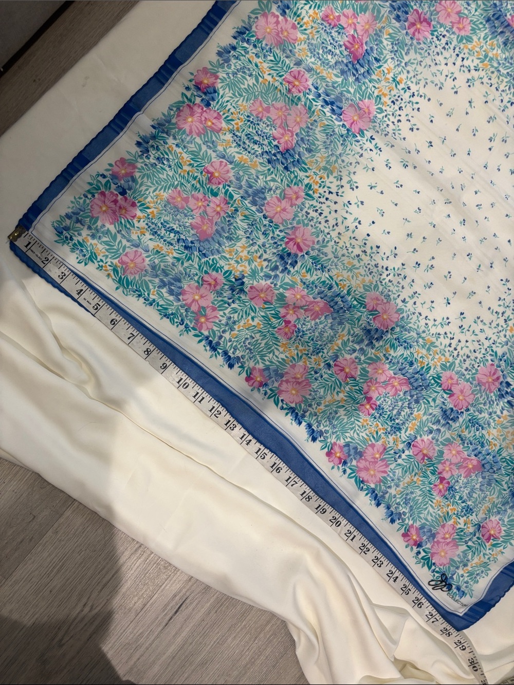 GG Collection Floral Border Bed Scarf in White, Pink, Blue